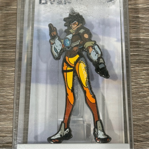 Overwatch Tracer Figpin 132 New in Box - Picture 2 of 9